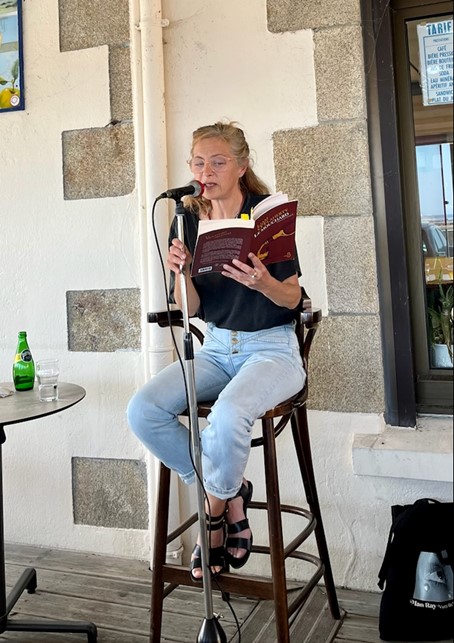Lecture au bar Restaurant Le Doris