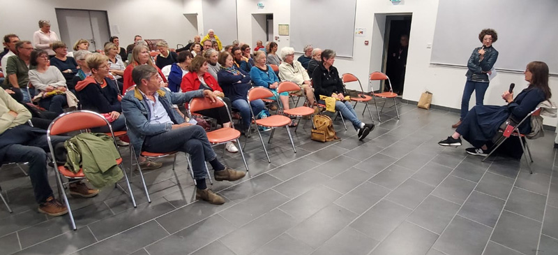 Hannelore Cayre face au public